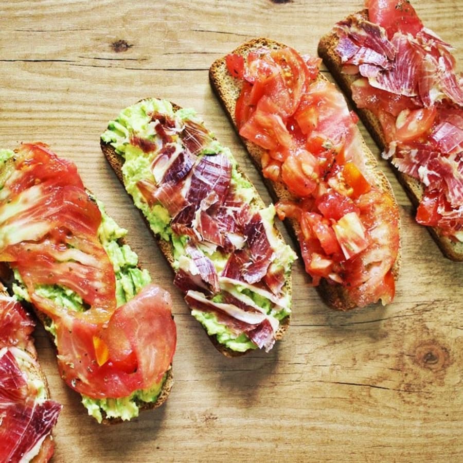 Hilo Chat para hablar de todo. - Página 9 Tosta-de-aguacate-jamon-y-tomate