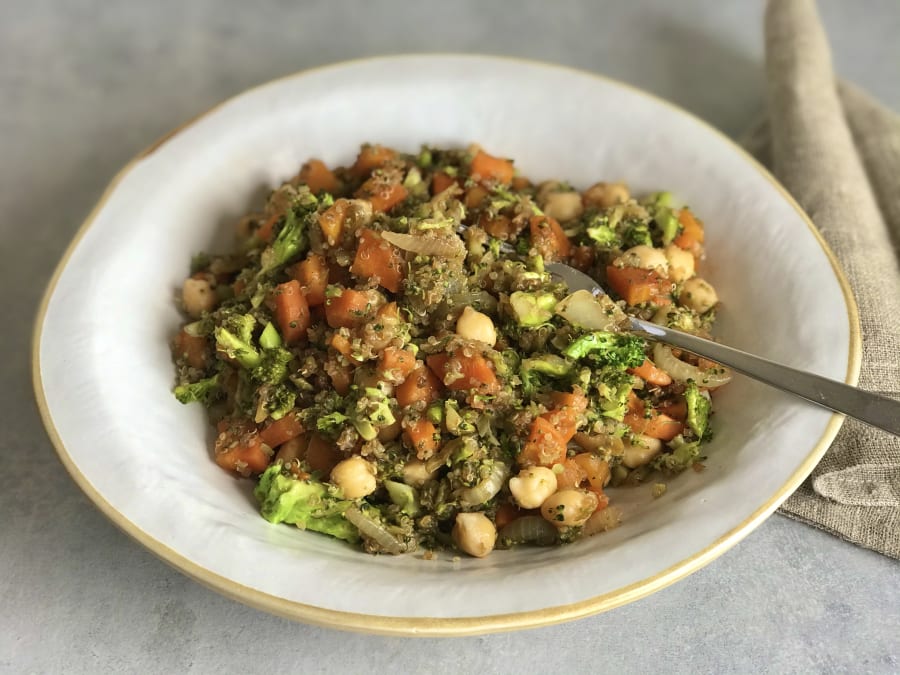 Broccoli Rice with Carrot, Chickpeas, and Quinoa