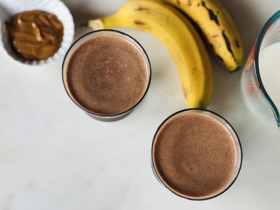 Batido de Cacao y Plátano con Crema de Cacahuete | Receta ekilu