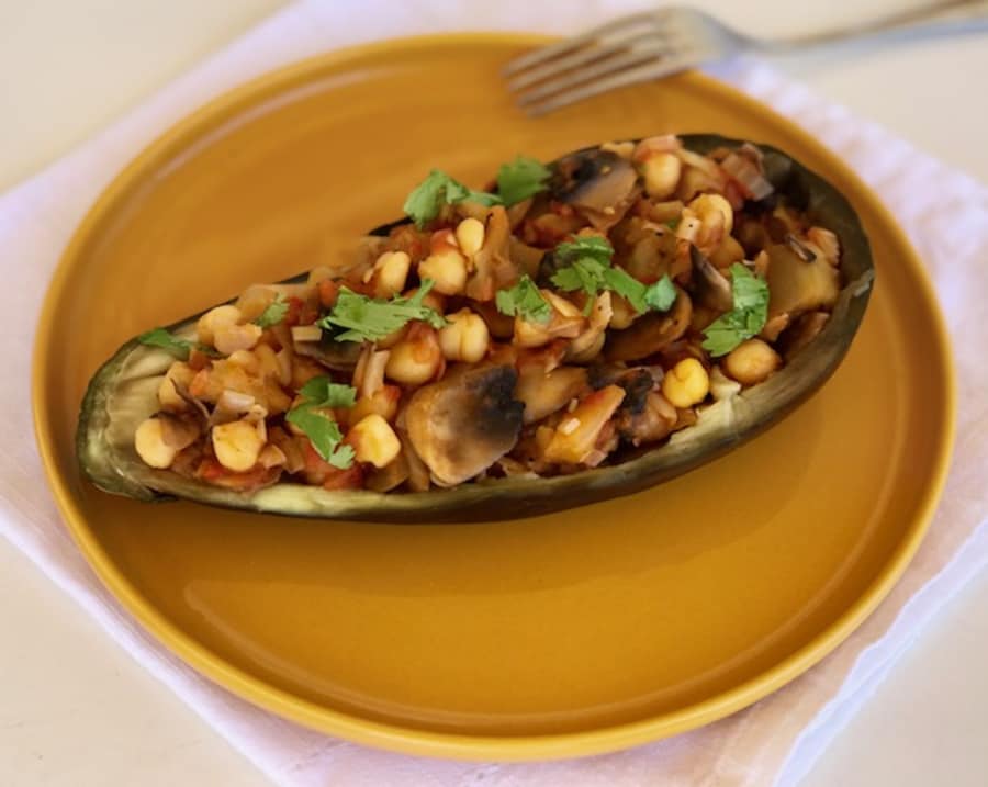 Berenjenas Rellenas de Garbanzos y Champiñones