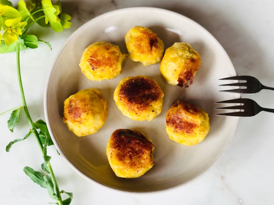 Fried Cheese-Filled Plantain Balls