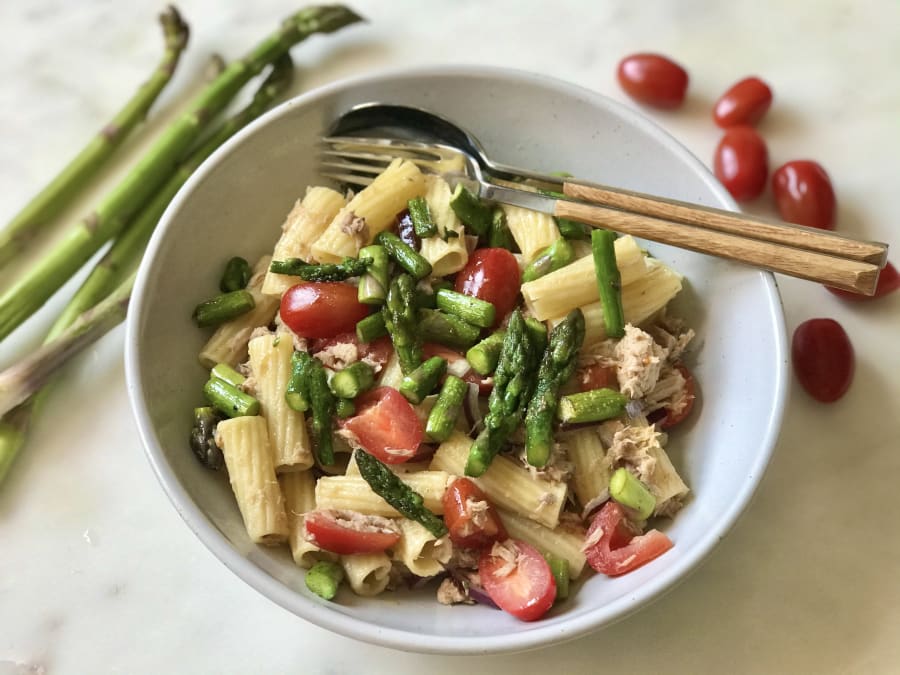 Pasta Salad with Tuna, Cherry Tomatoes, and Asparagus