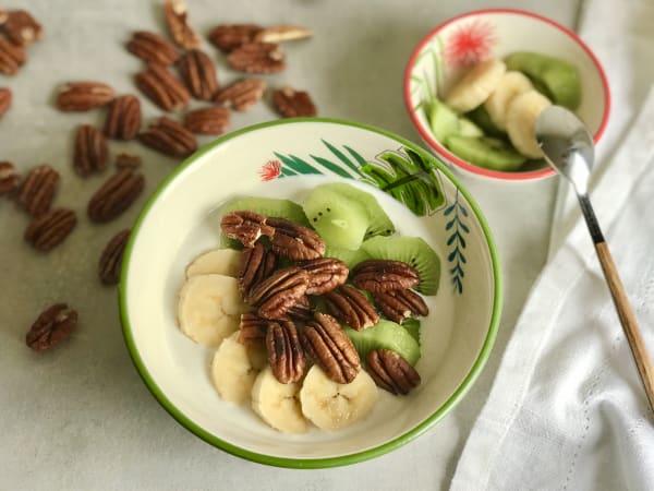 Bowl de Ricotta con Fruta y Nueces
