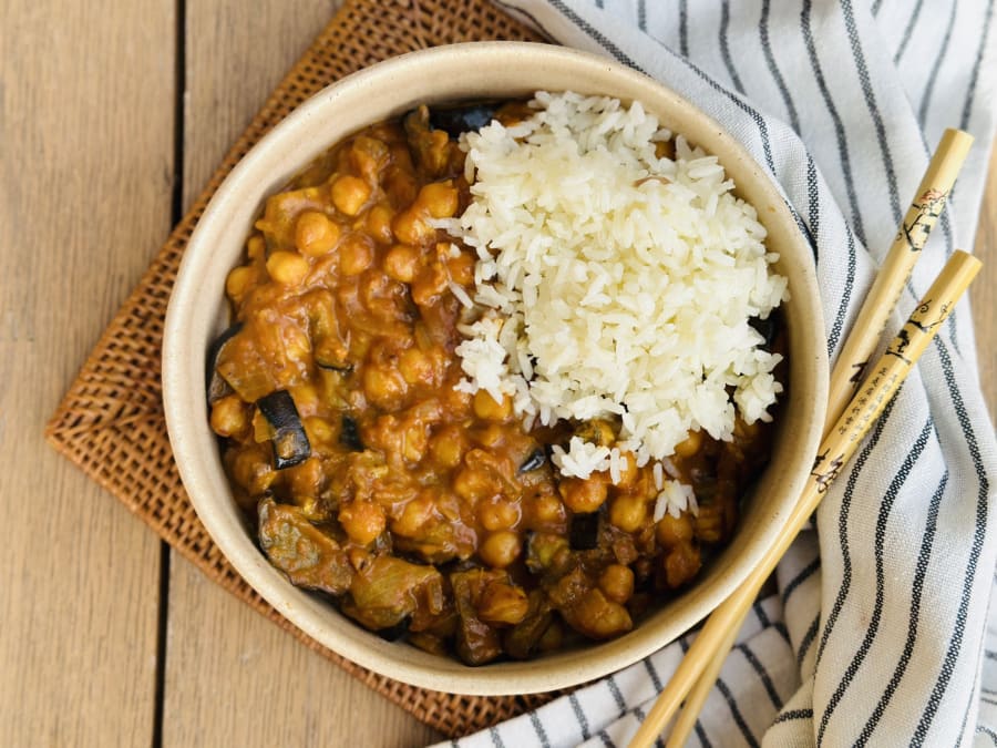 Garbanzo Curry with Aubergines
