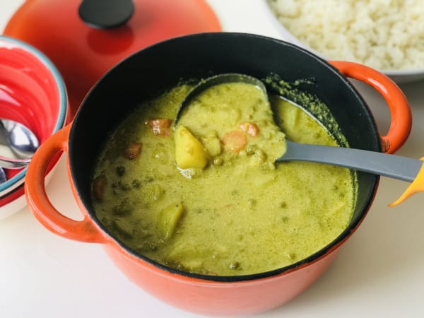 Curry de Patatas con Guisantes y Zanahoria