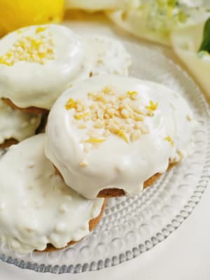 Lemon Cheesecake Donuts