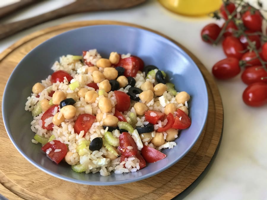 Rice Salad with Chickpeas and Tomatoes 