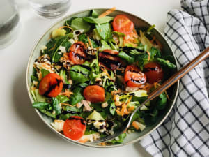 Spinach Salad with Cherry Tomatoes and Tuna