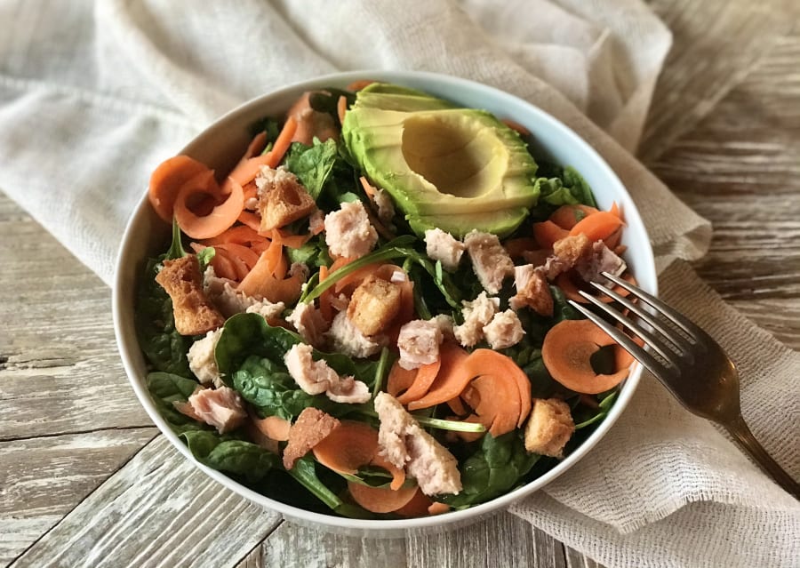 Spinach Salad with Carrot and Tuna
