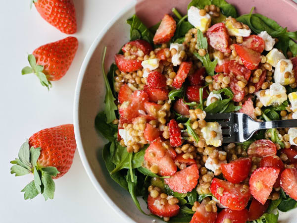 Spinach Salad with Lentils and Strawberries