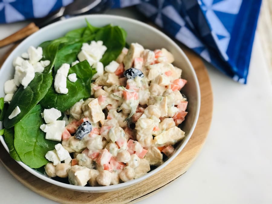 Spinach Salad with Garbanzos and Carrots