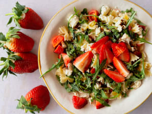 Pasta Salad with Strawberries and Turkey
