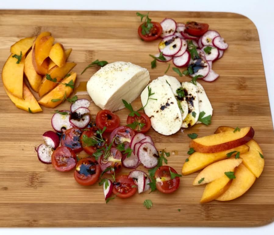 Ensalada de Tomates Cherry, Melocotón y Mozzarella