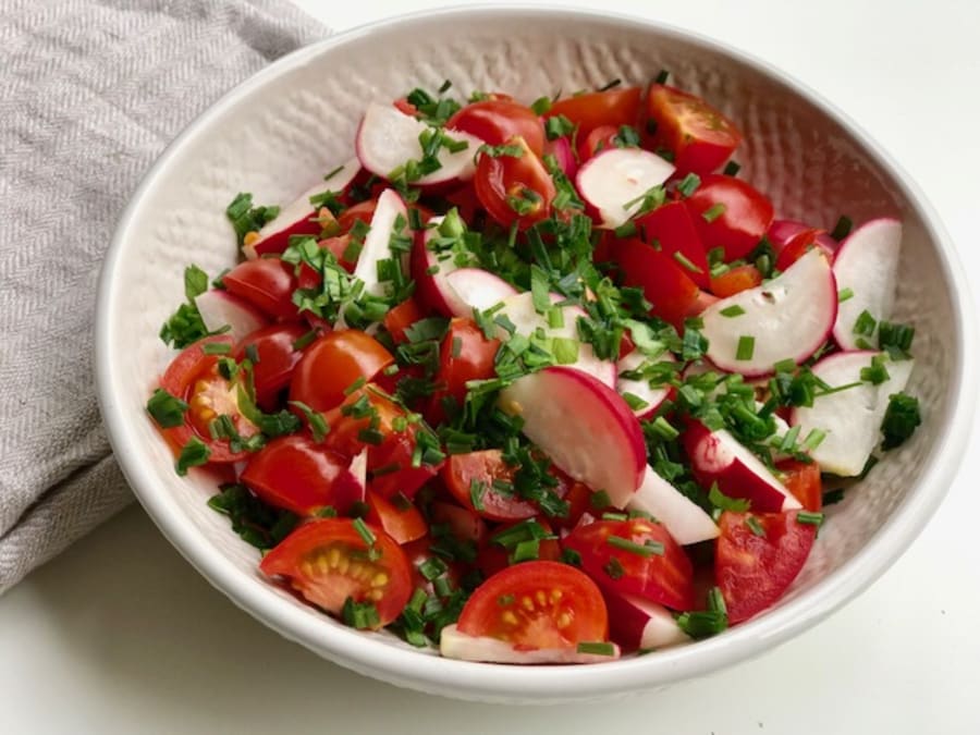 Ensalada de Tomates, Rábanos y Perejil | Receta ekilu
