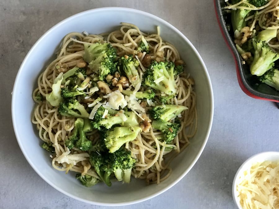 Spaghetti with Broccoli, Garlic, and Walnuts