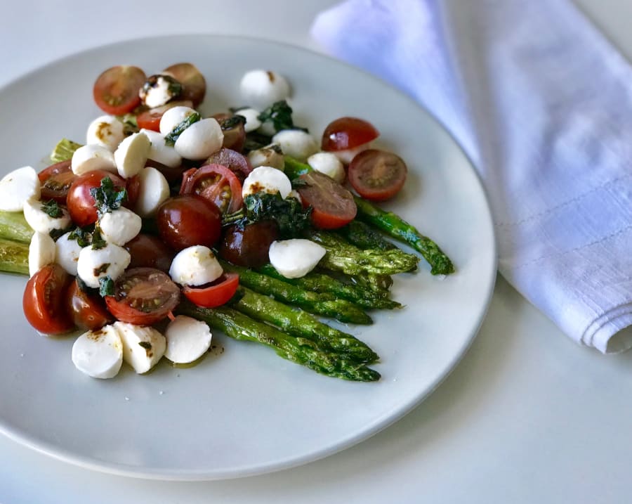 Asparagus with Cherry Tomatoes and Mozzarella