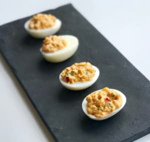 Huevos Rellenos de Ensaladilla de Pollo