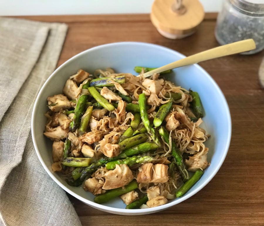 Noodles with Asparagus and Chicken