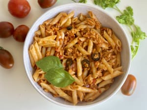 Pasta con Boloñesa de Pavo y Aceitunas