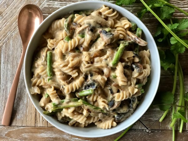 Creamy Pasta with Asparagus and Mushrooms