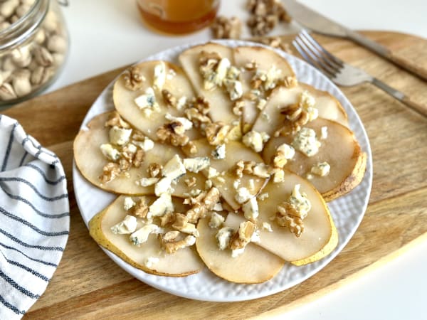 Peras con Queso Azul, Miel y Nueces