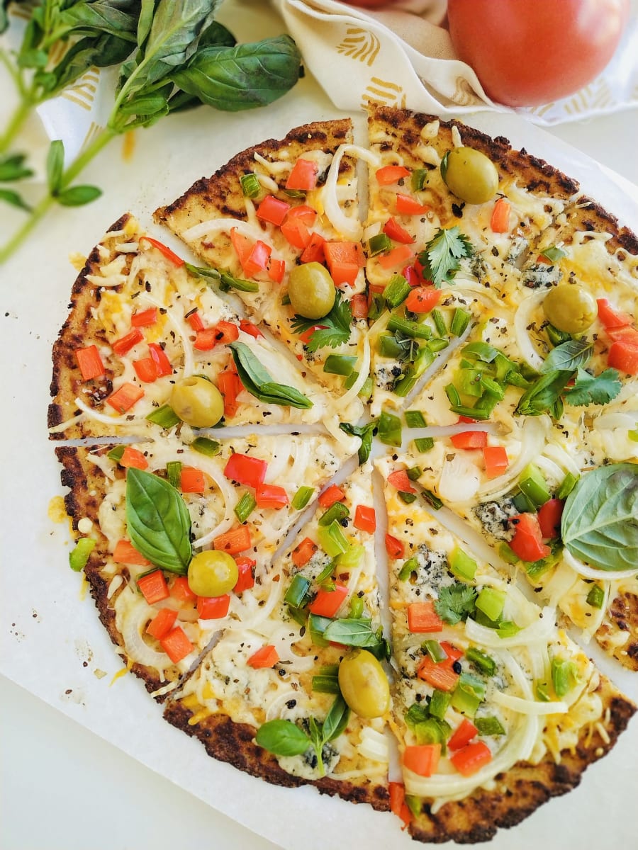 Pizza de Coliflor y Atún con Vegetales