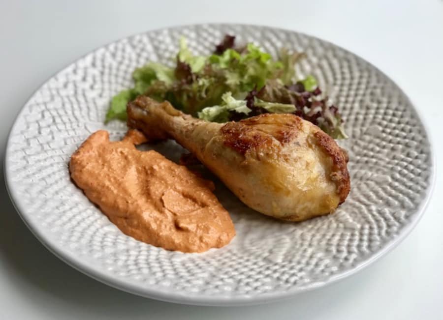 Pollo con Salsa de Pimientos del Piquillo