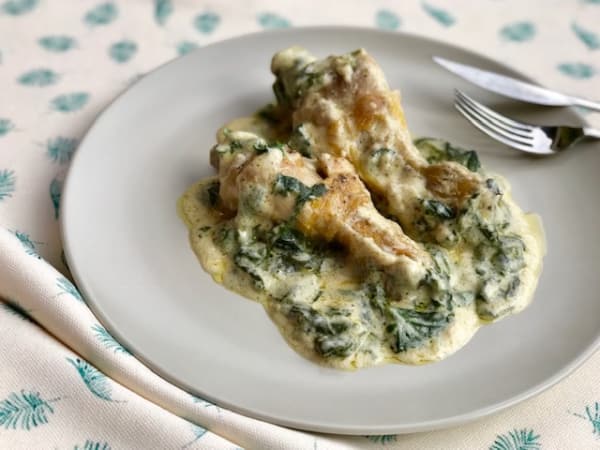 Chicken with Creamy Spinach and Cheese Sauce