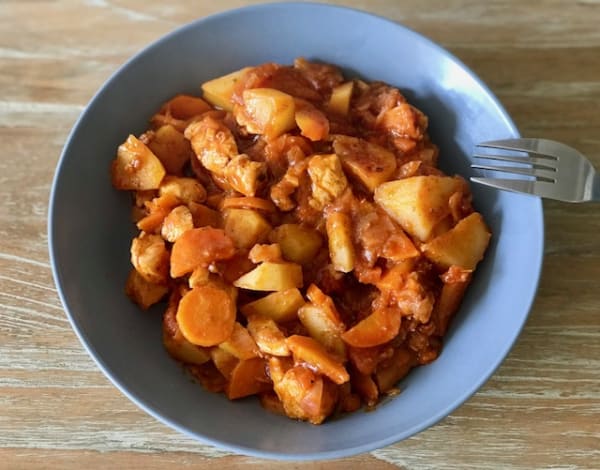 Pollo en Salsa de Tomate y Zanahorias | Receta ekilu