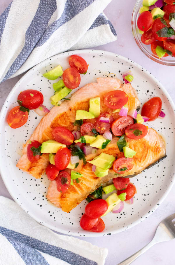Salmon with Avocado and Tomatoes