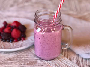 Oat Smoothie with Forest Berries