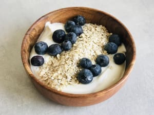 Snack de Yogur con Arándanos y Avena