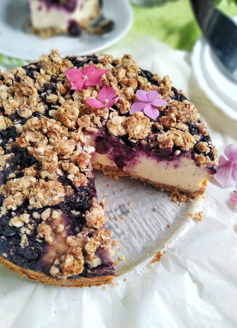 Crumble Cheesecake with Blueberry Jam