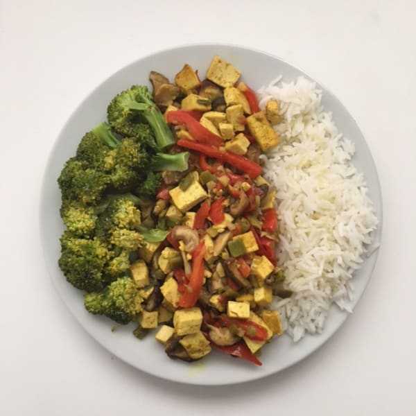 Tofu Salteado con Verduras y Arroz