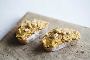 Tosta con Paté de Zanahoria y Nueces