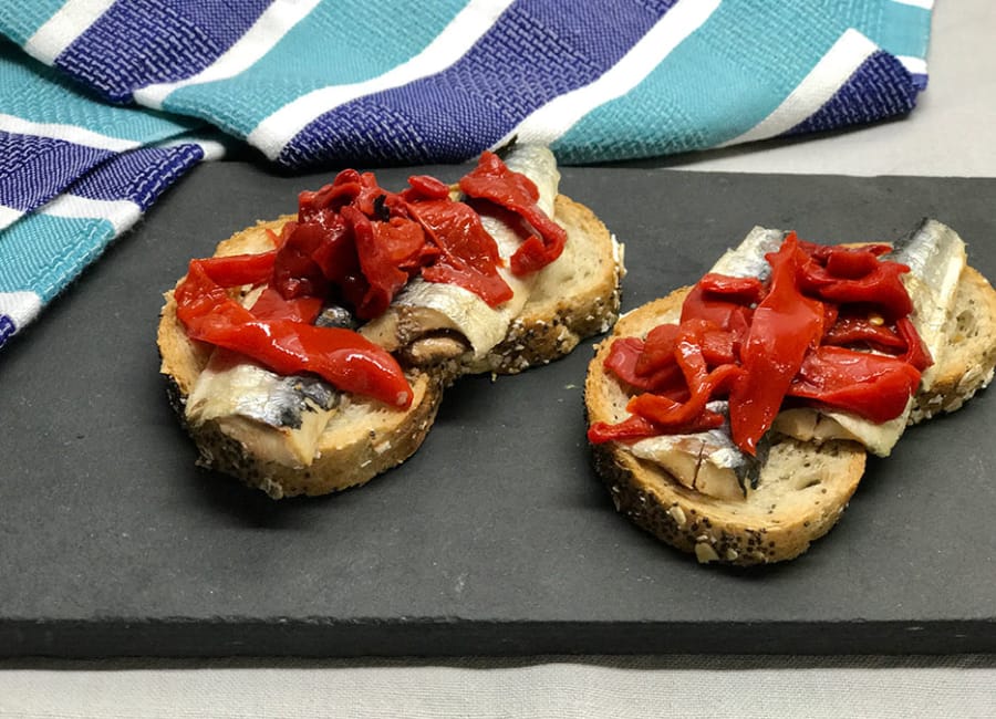 Tosta de Sardinas con Pimientos del Piquillo