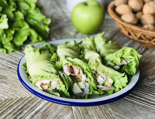 Lettuce Wraps with Ham, Apple, and Walnuts